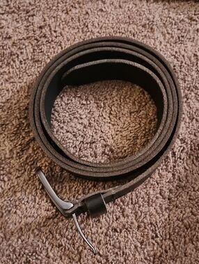Medium Width Black Leather Belt